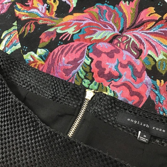 English Rose Metallic Floral Knit Mini Skirt NEW - Size Medium - Picture 6 of 9